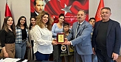 Alacalı hayırseverlere eğitime katkılarından dolayı şükran plaketi