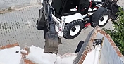 Alaca'daki metruk evler yıkılıyor