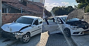 Alaca’da korkutan kaza: İki araç kafa kafaya çarpıştı
